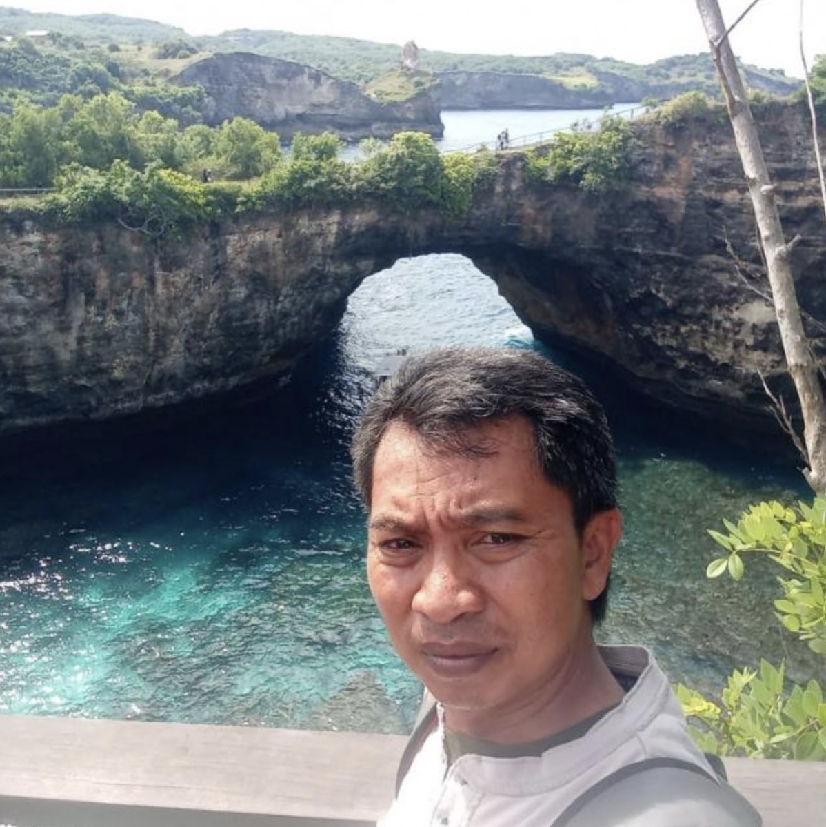 Arsa, private driver and local guide in Bali at Broken Beach
